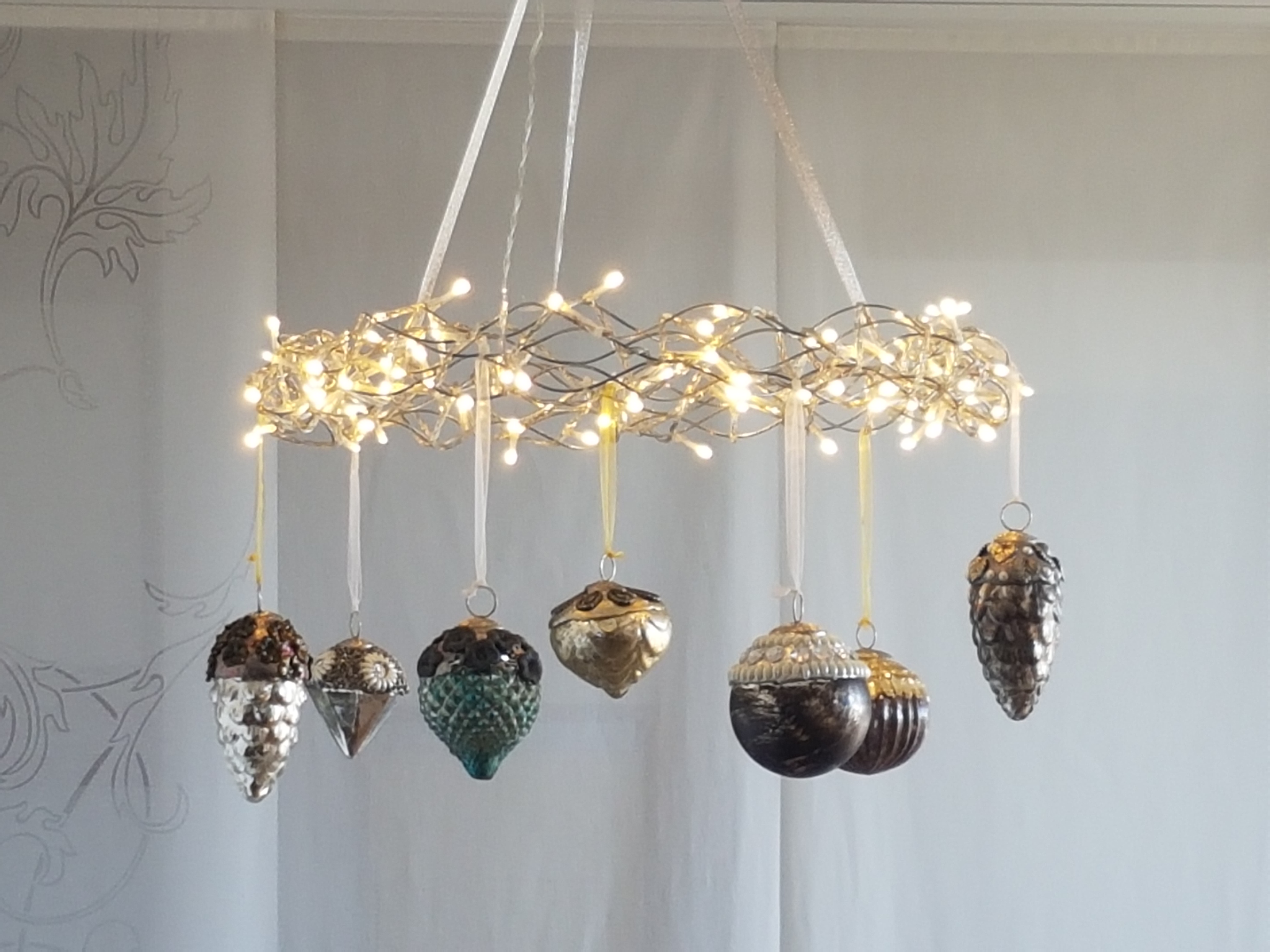 Adventskranz LED mit Glasschmuckkugeln
